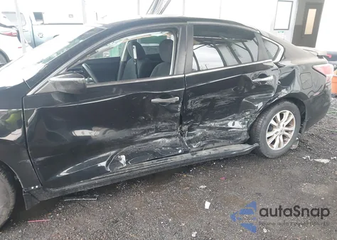 2015 Nissan Altima 2.5 S z USA, uszkodzony, nr VIN 1N4AL3AP2FC156191